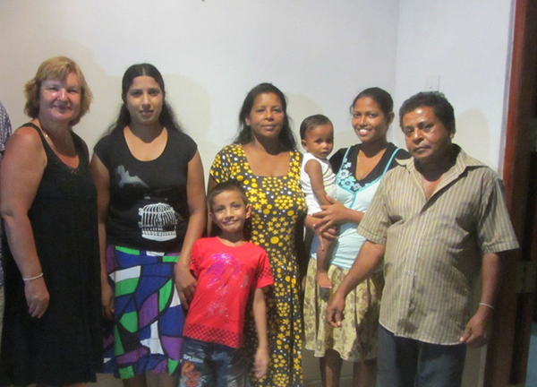 %_tempFileNameDinesh%20und%20Familie%